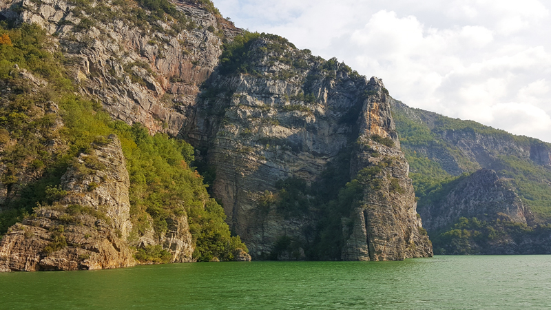 Lago di Koman Vado in Albania