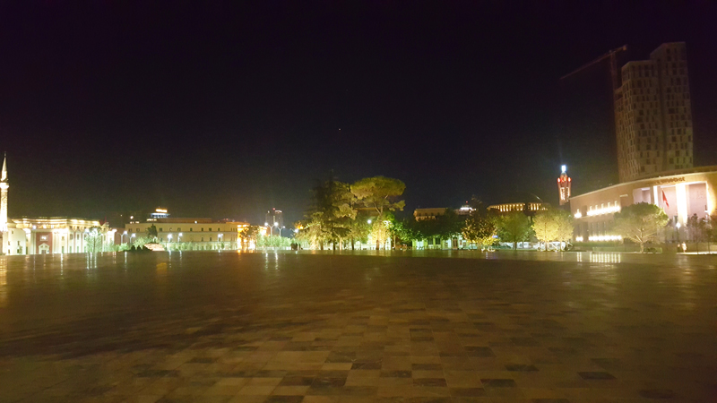 Tirana Piazza Skanderbeg