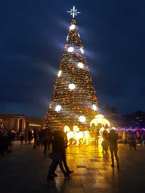 Capodanno in Albania_albero in piazza Skanderbeg