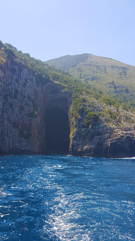 Vacanze in Albania, Karaburun, grotta dei pirati