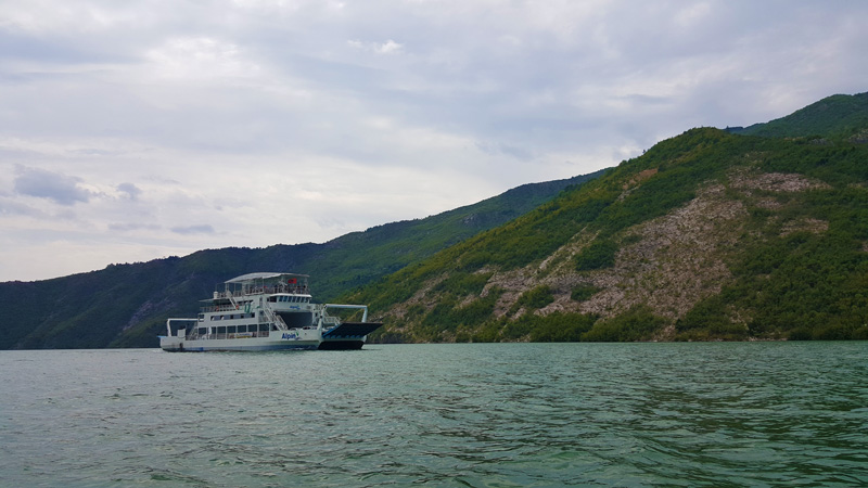 Vado in Albania, lago di Koman traghetto