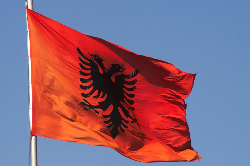 lingua albanese, bandiera albanese