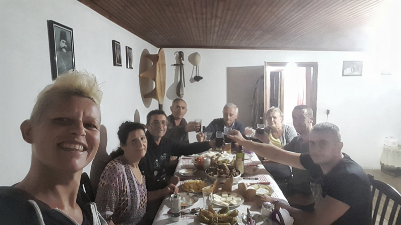 Vacanze in Albania, cucina albanese pranzo di famiglia a Theth