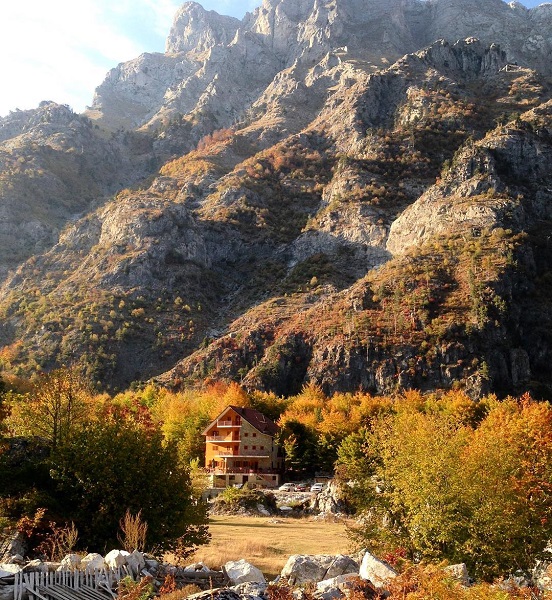Autunno in Albania, foliage, Parco nazionale di Valbona, Valbona Valley