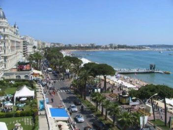 Cannes promenade simile a Valona, itinerario Albania 10 giorni