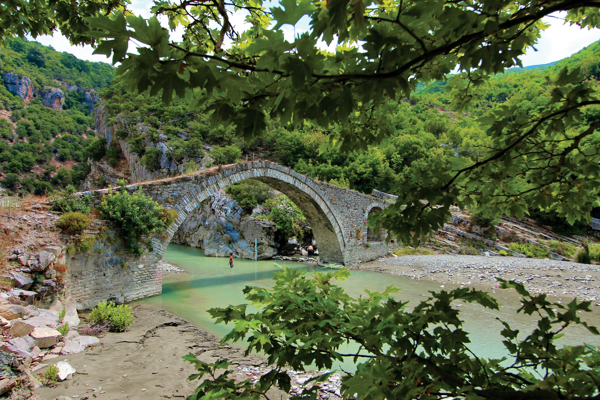 Ponte ottomano alle Terme di Benje vicino a Permet