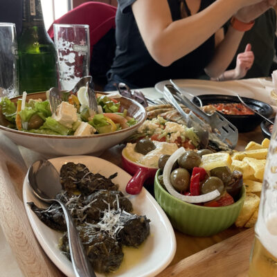 Pranzo tipico albanese presso ristorante di Kruja