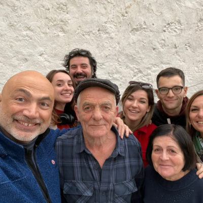 Foto di gruppo minitour albania con Fjona Cakalli dicembre 2022