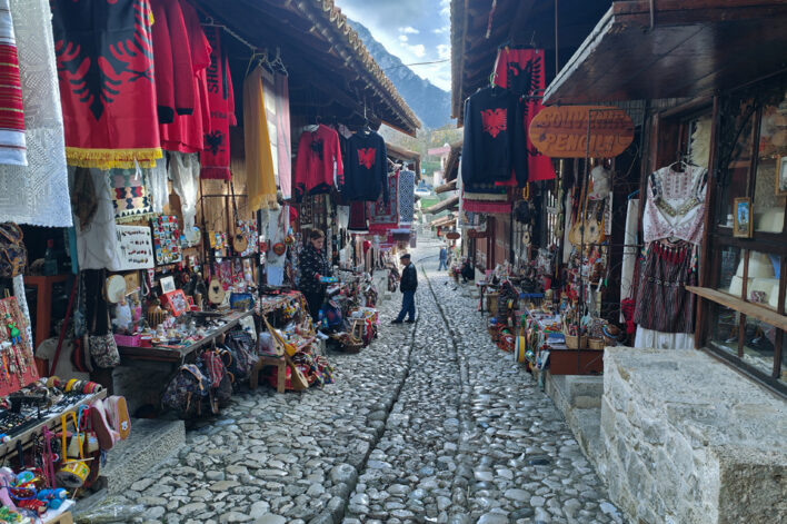 Negozi del bazaar di Kruja in Albania