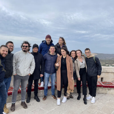 Foto di gruppo minitour albania con Fjona Cakalli dicembre 2022
